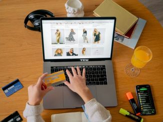 Website ecommerce people buying with credit card
