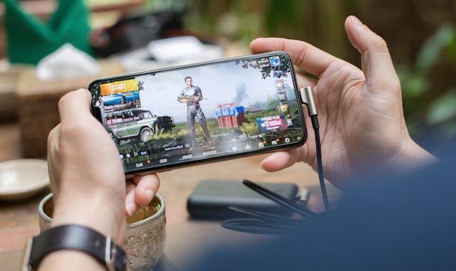 Software Testing Strategies for Scalable Multiplayer Games